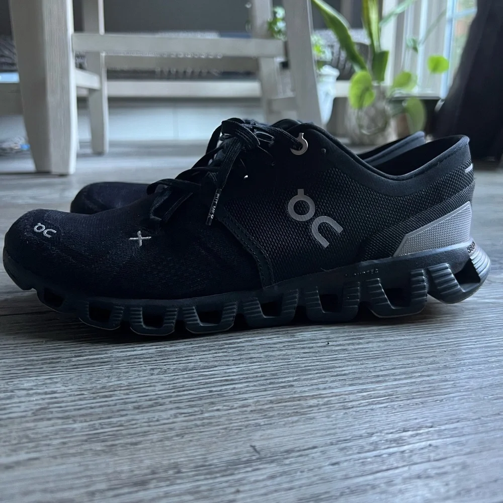 On Cloud Running Women’s Black Athletic Running Shoes - Picture 5 of 8